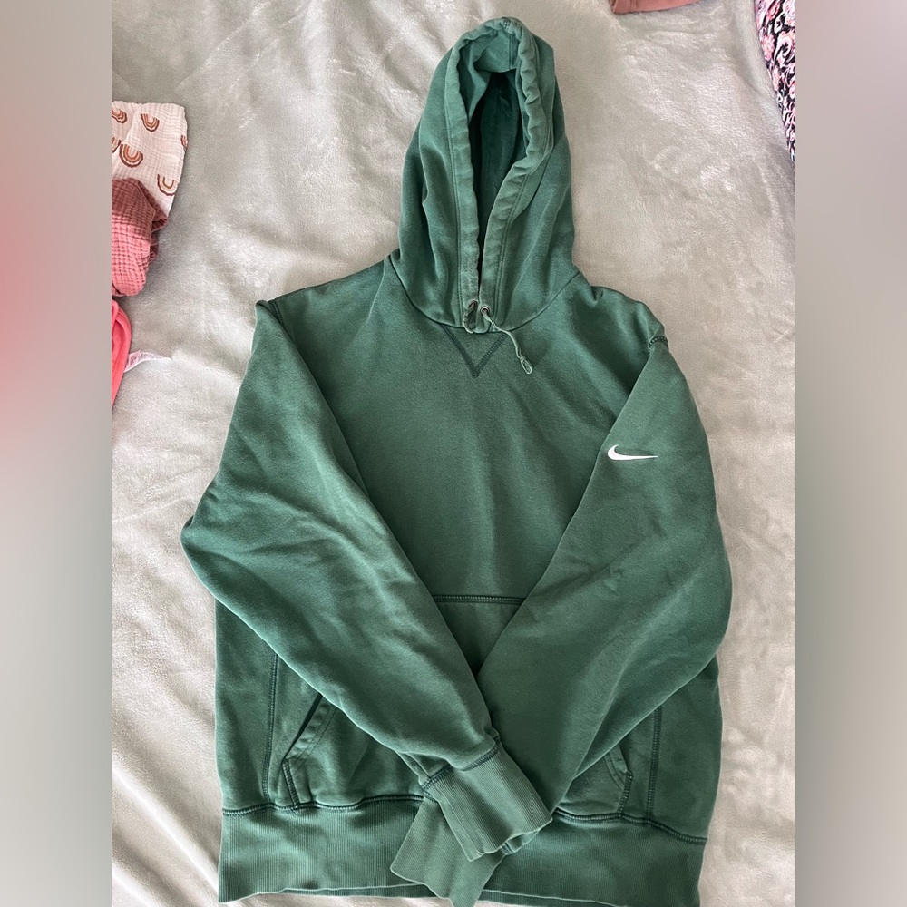 Nike Men's Green Hoodie
